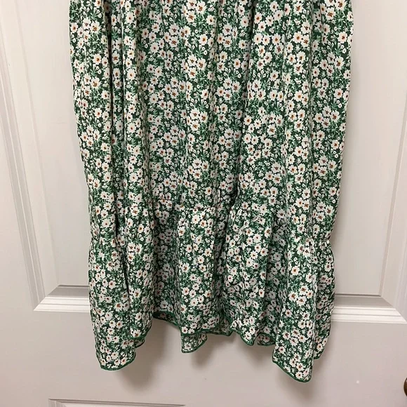 NWOT Green Floral Mini Dress With White Buttons. Size 8/10 - Picture 8 of 15